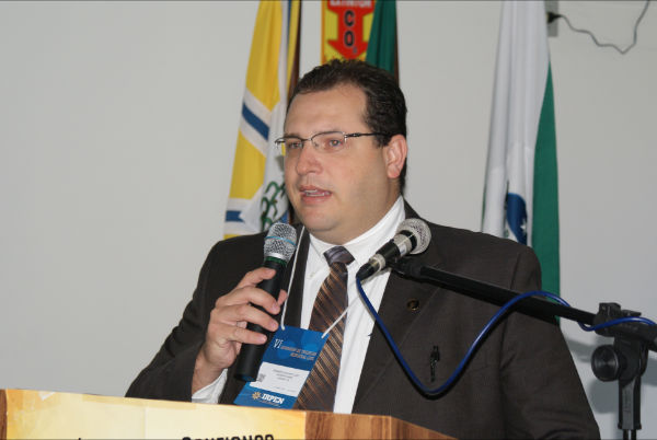 O presidente do Irpen-PR, Ricardo Augusto de Leão, iniciou as exposições do VI Seminário de Trabalho Registral Civil em Francisco Beltrão (PR)