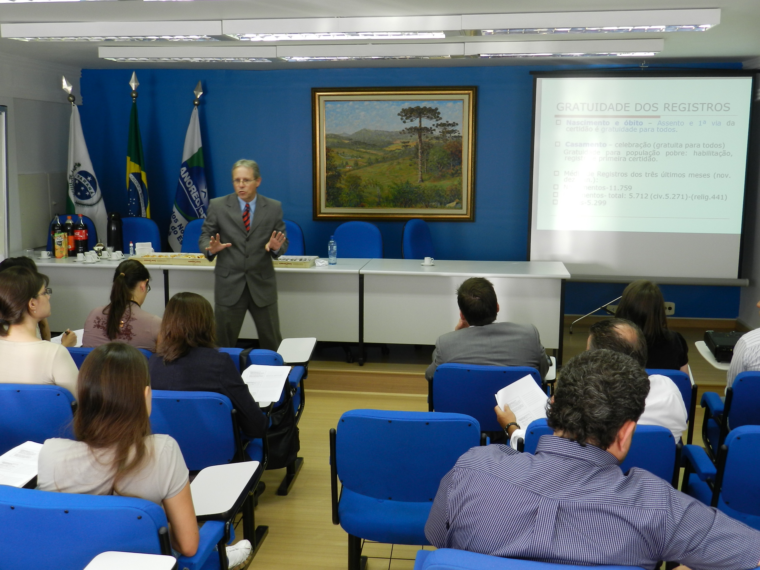 Dr. Fernando Abreu Costa Júnior, Assessor Jurídico da ANOREG/PR e do IRPEN, ministrou palestra sobre temas de Registro Civil de Pessoas Naturais